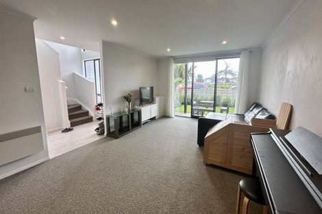 Photo of property in 28 Te Oneroa Way, Long Bay, Auckland, 0630