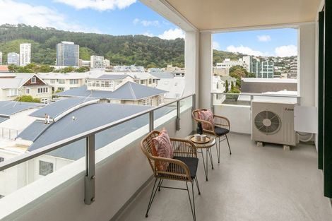 Photo of property in Endeavour Apartments, 8/125 Thorndon Quay, Pipitea, Wellington, 6011