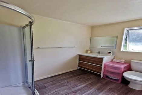 Photo of property in 25 Lambrown Drive, Totara Vale, Auckland, 0629