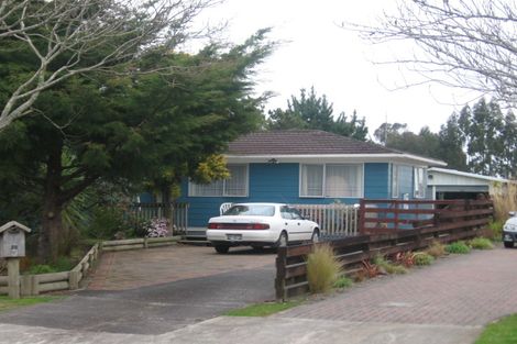 Photo of property in 32 Lipton Grove, Opaheke, Papakura, 2113