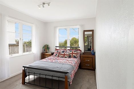 Photo of property in 42 Tiroroa Avenue, Te Atatu South, Auckland, 0610