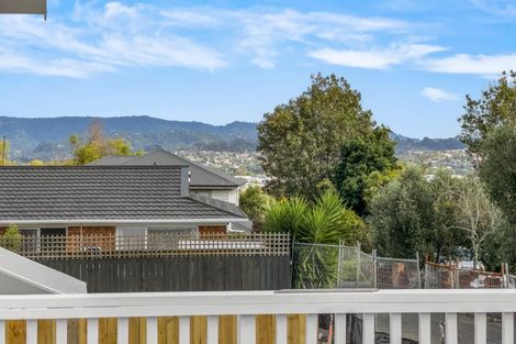 Photo of property in 2/4202a Great North Road, Glendene, Auckland, 0602