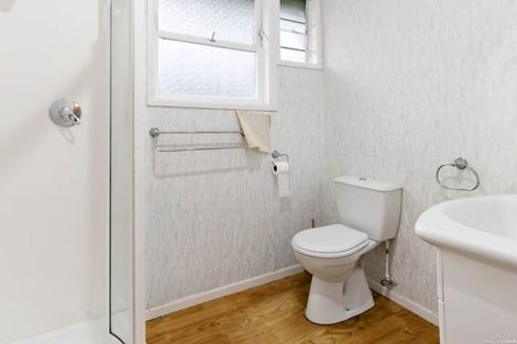 Photo of property in 8 Normanton Street, Glenfield, Auckland, 0629