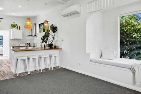 Photo of property in 13 Standish Street, Midhirst, Stratford, 4394