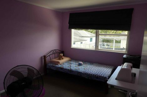 Photo of property in 25c Thornlow Street, Glendene, Auckland, 0602