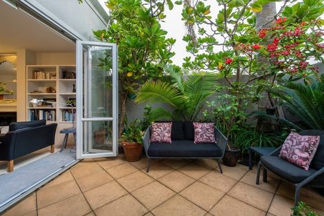 Photo of property in 15a Ocean View Road, Milford, Auckland, 0620