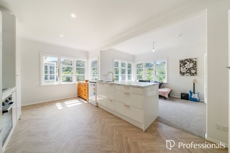 Photo of property in 6 Te Whiti Grove, Korokoro, Lower Hutt, 5012