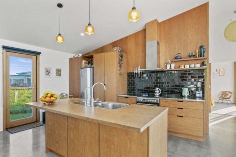 Photo of property in 62 Anglers Avenue, Warea, New Plymouth, 4381