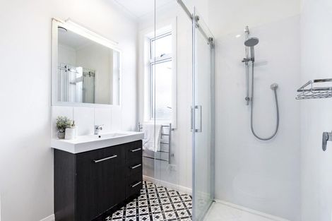 Photo of property in 100 Lemon Street, New Plymouth, 4312
