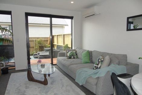 Photo of property in 3/62 Spenmoor Street, Newlands, Wellington, 6037