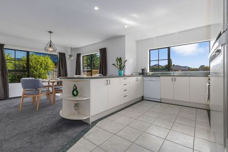 Photo of property in 136 Guildford Drive, Paraparaumu Beach, Paraparaumu, 5032