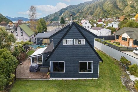 Photo of property in 14a Huia Street, Waikawa, Picton, 7220