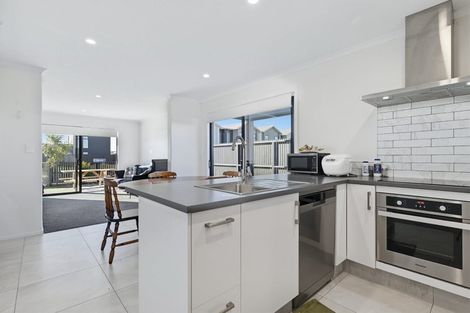 Photo of property in 24 Atutahi Lane, Papamoa, 3118