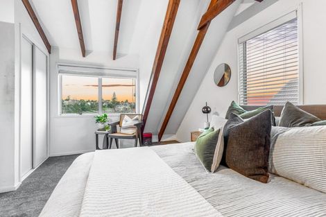 Photo of property in 1/29 Kemp Road, Massey, Auckland, 0614