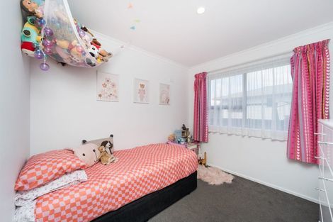 Photo of property in 21 Lyndale Place, Kelvin Grove, Palmerston North, 4414