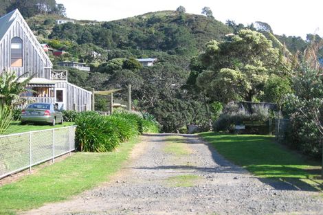 Photo of property in 4 Hahei Beach Road, Hahei, Whitianga, 3591
