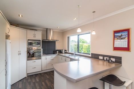 Photo of property in 6 Matuhi Street, Waikanae, 5036