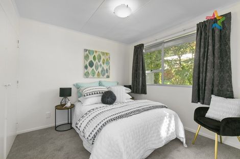 Photo of property in 6 Waipuna Grove, Stokes Valley, Lower Hutt, 5019