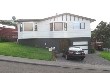 Photo of property in 7 Sunhaven Drive, Newlands, Wellington, 6037