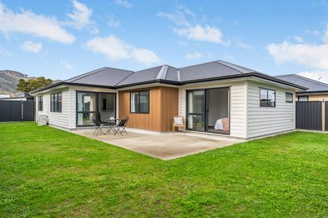 Photo of property in 34 Castletown Street, Wallaceville, Upper Hutt, 5018