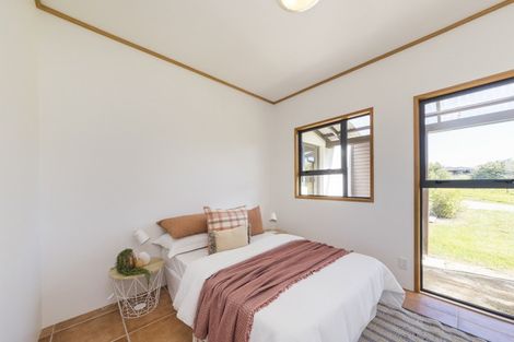 Photo of property in 32 Schnell Drive, Kelvin Grove, Palmerston North, 4414