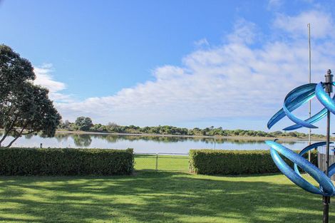Photo of property in 2 Roretana Drive, Athenree, Katikati, 3177