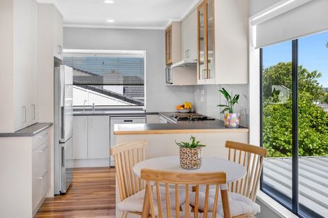 Photo of property in 1/180 Sandspit Road, Shelly Park, Auckland, 2014