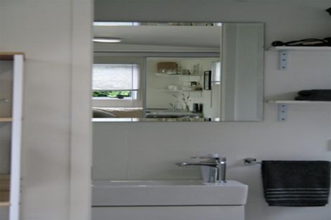 Photo of property in 5 Holgate Avenue, Herald Island, Auckland, 0618