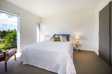 Photo of property in 17 Oram Drive, Turitea, Palmerston North, 4472