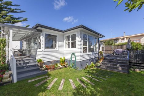Photo of property in 122 Ruapehu Street, Paraparaumu, 5032