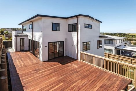 Photo of property in 13 Colliston Rise, Pinehill, Auckland, 0632