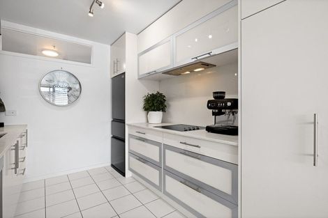 Photo of property in 10/74 Oriental Parade, Oriental Bay, Wellington, 6011