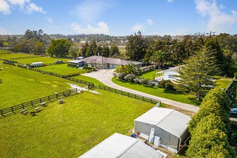 Photo of property in 278 Boord Crescent, Kumeu, 0891