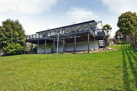 Photo of property in 13 Trias Road, Totara Vale, Auckland, 0629