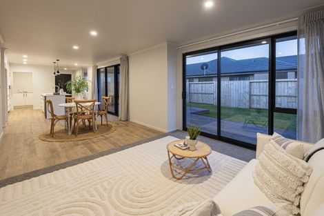 Photo of property in 71 Kaurinui Crescent, One Tree Point, 0118