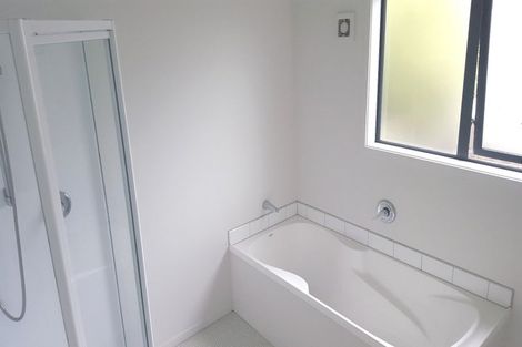 Photo of property in 18 Kiernan Place, Kelston, Auckland, 0602