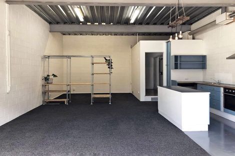 Photo of property in 33 Hawkhurst Road, Lyttelton, 8082