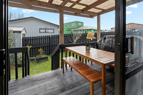 Photo of property in 1/11 Blackgate Place, Weymouth, Auckland, 2103