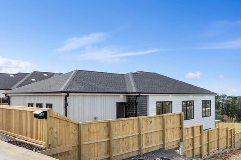 Photo of property in 85b Lake Panorama Drive, Henderson Valley, Auckland, 0614