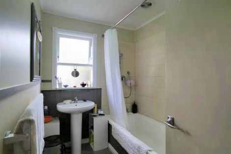 Photo of property in 23 La Trobe Street, Pakuranga Heights, Auckland, 2010