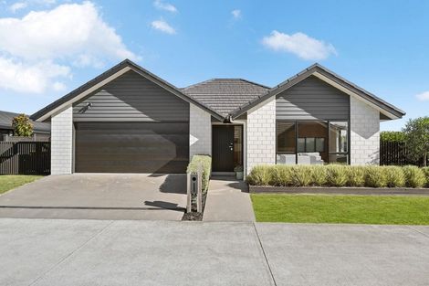 Photo of property in 18a Rose Leigh Drive, Cambridge, 3434