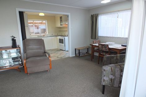 Photo of property in 27 Hennessy Street East, Foxton Beach, Foxton, 4815