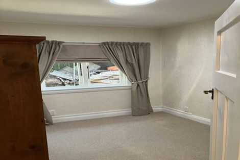 Photo of property in 8 Taungata Road, York Bay, Lower Hutt, 5013