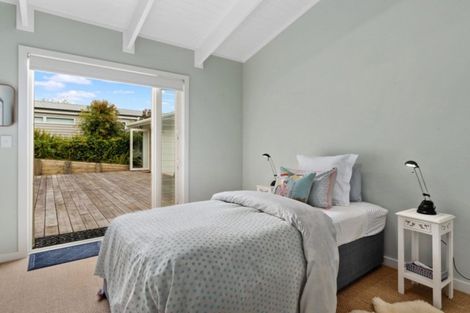 Photo of property in 6 Buckleton Road, Tawharanui Peninsula, Matakana, 0986