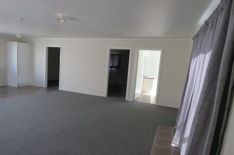 Photo of property in 16 Moncrieff Avenue, Clendon Park, Auckland, 2103