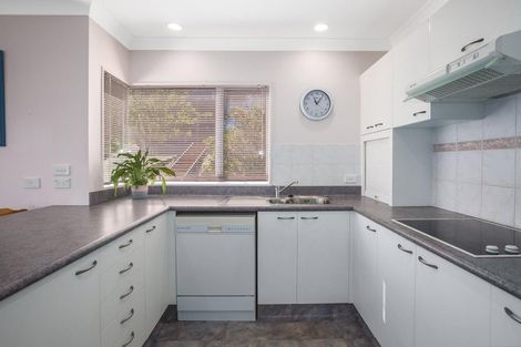 Photo of property in 17a Groves Road, Raumati Beach, Paraparaumu, 5032