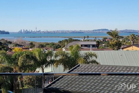 Photo of property in 17a Marina View Drive, West Harbour, Auckland, 0618