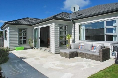 Photo of property in 82 Staithes Drive North, Whitby, Porirua, 5024