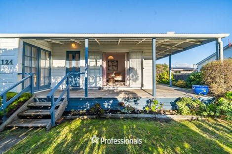 Photo of property in 124 Tutere Street, Waikanae Beach, Waikanae, 5036