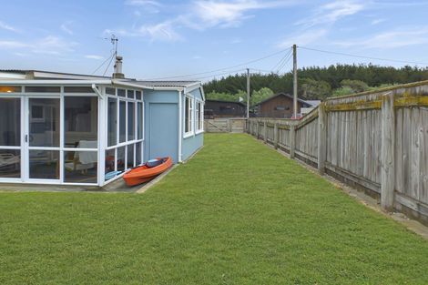 Photo of property in 13 Barber Street, Foxton Beach, Foxton, 4815